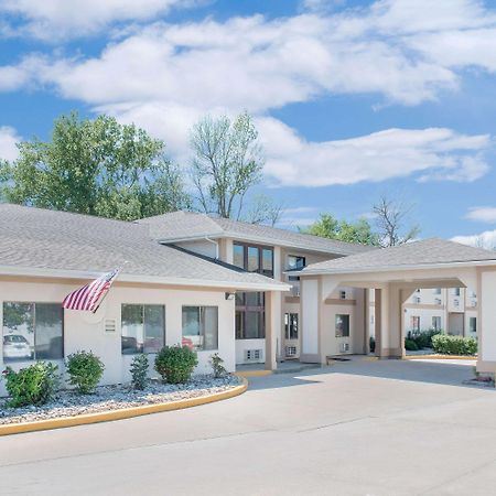 Motel Super 8 By Wyndham Ottumwa Exterior foto