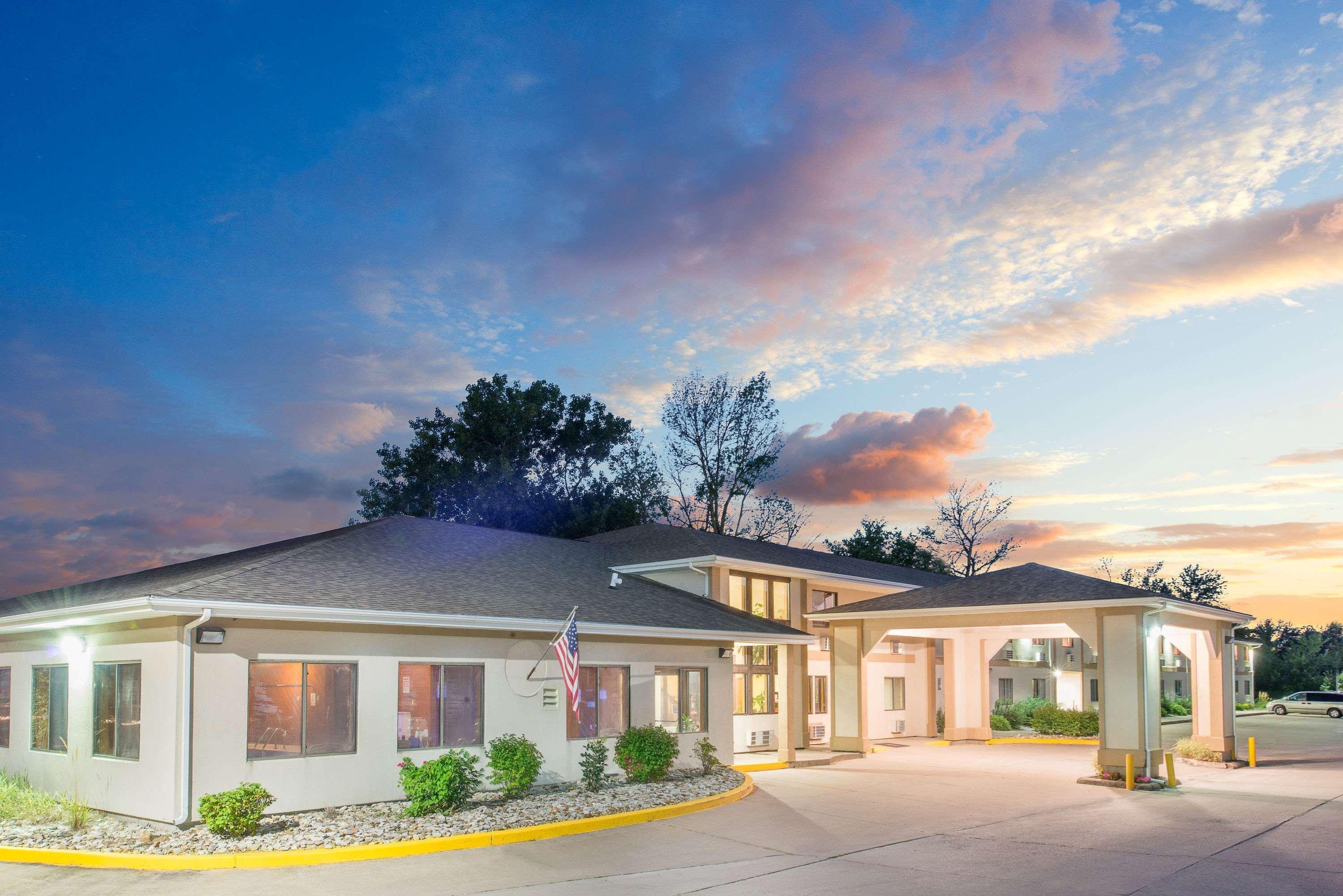 Motel Super 8 By Wyndham Ottumwa Exterior foto